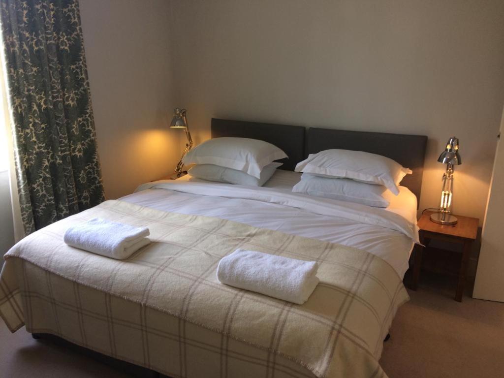 Notting Hill Charm -Sleeps 5 - Urban Retreat Appartement Londen Buitenkant foto
