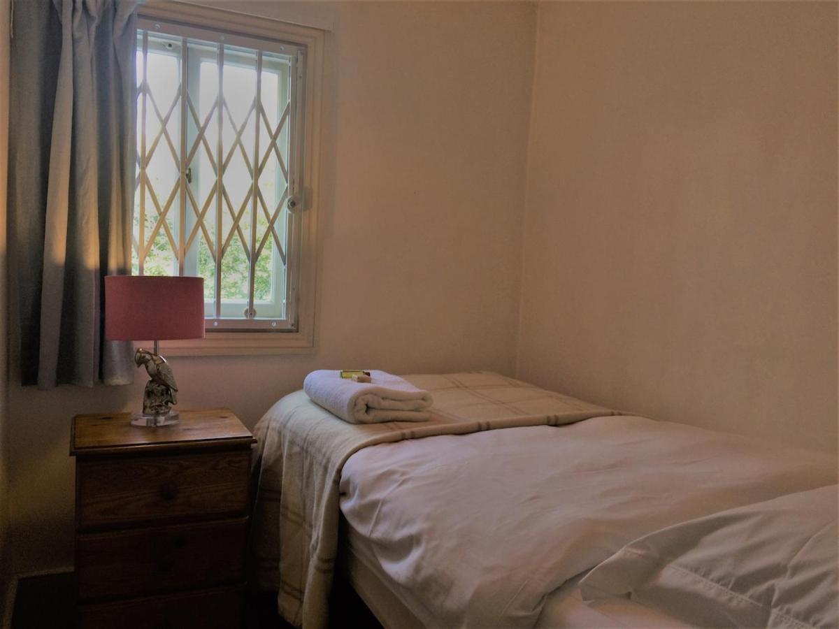 Notting Hill Charm -Sleeps 5 - Urban Retreat Appartement Londen Buitenkant foto