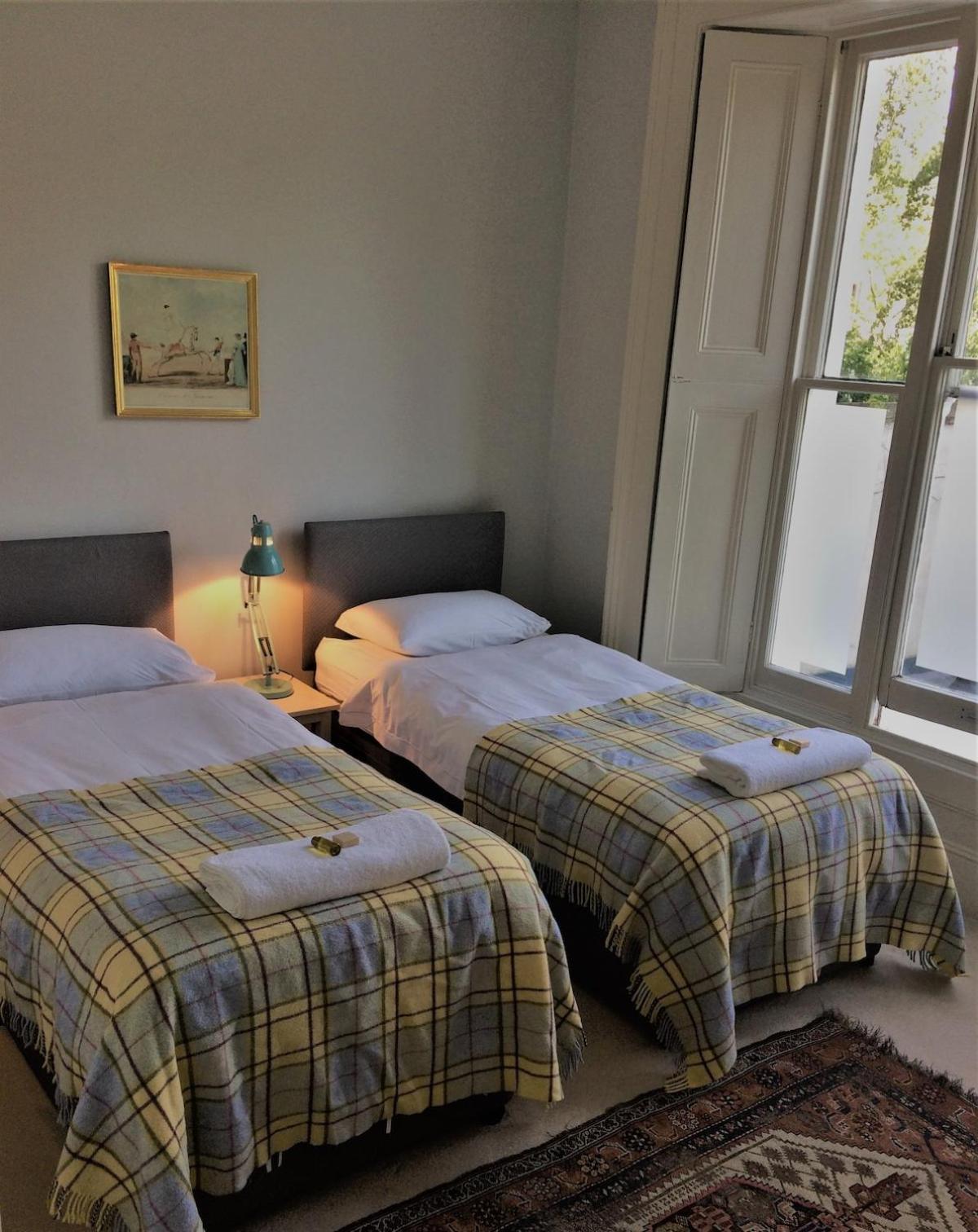 Notting Hill Charm -Sleeps 5 - Urban Retreat Appartement Londen Buitenkant foto